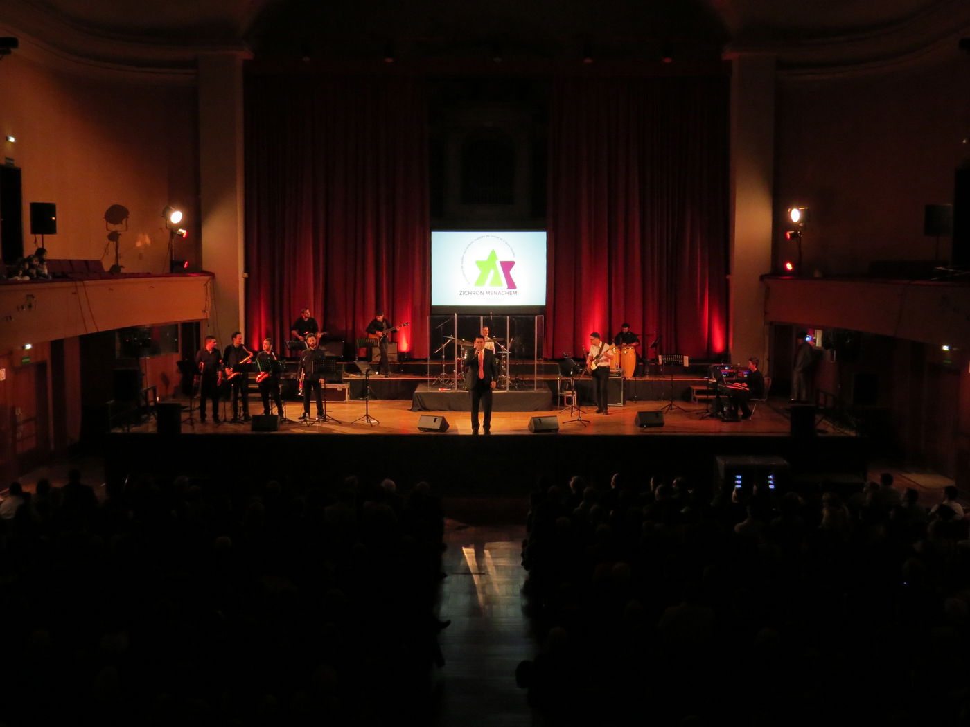 צפו בתיעוד: יוסף חיים שוואקי כבש את פריז