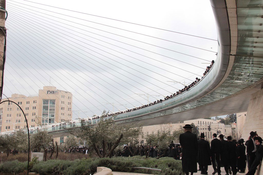 הפגנות הפלג הירושלמי נגד גזירות הגיוס: תיעוד ענק