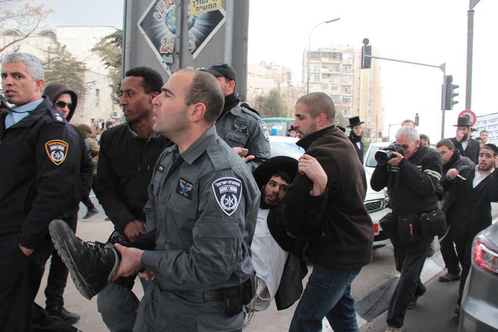 הפגנות הפלג הירושלמי נגד גזירות הגיוס: תיעוד ענק