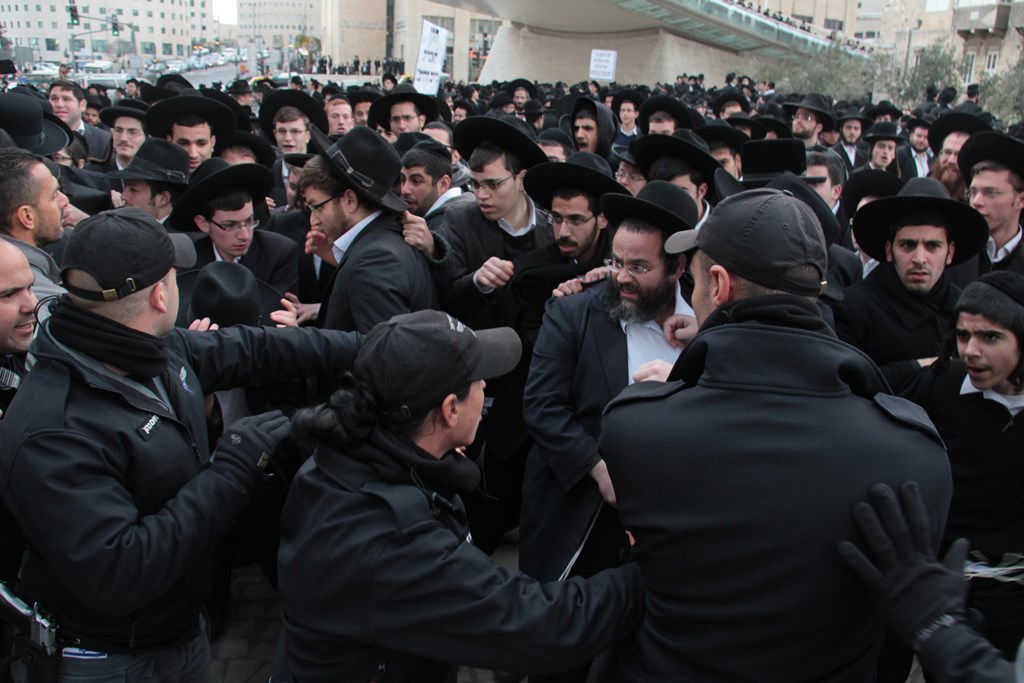 הפגנות הפלג הירושלמי נגד גזירות הגיוס: תיעוד ענק