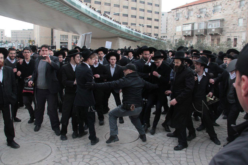 הפגנות הפלג הירושלמי נגד גזירות הגיוס: תיעוד ענק