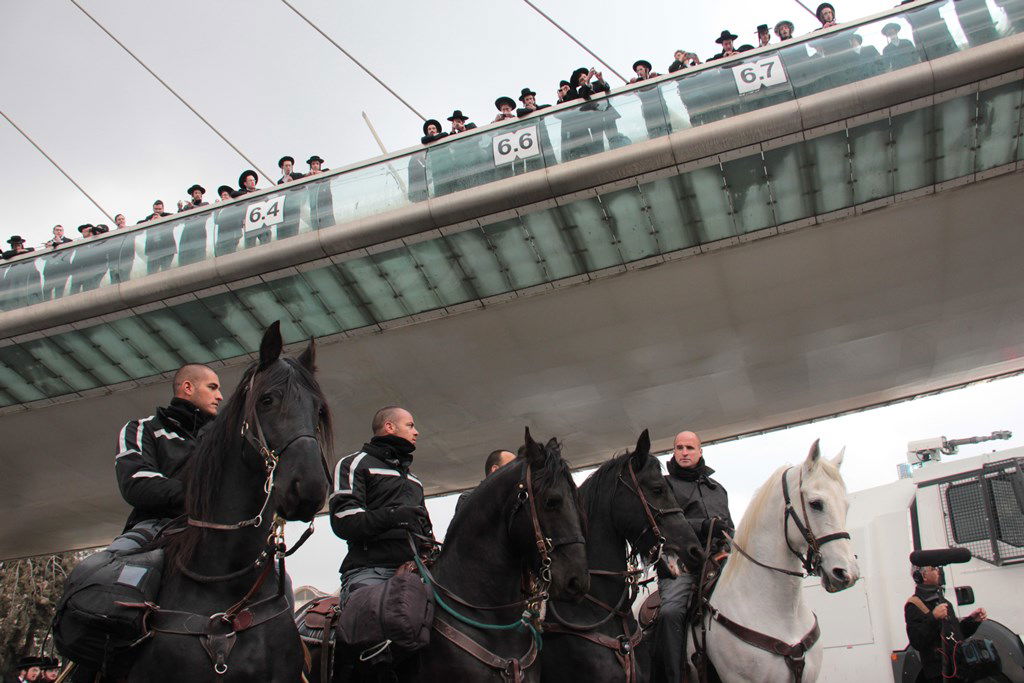 הפגנות הפלג הירושלמי נגד גזירות הגיוס: תיעוד ענק