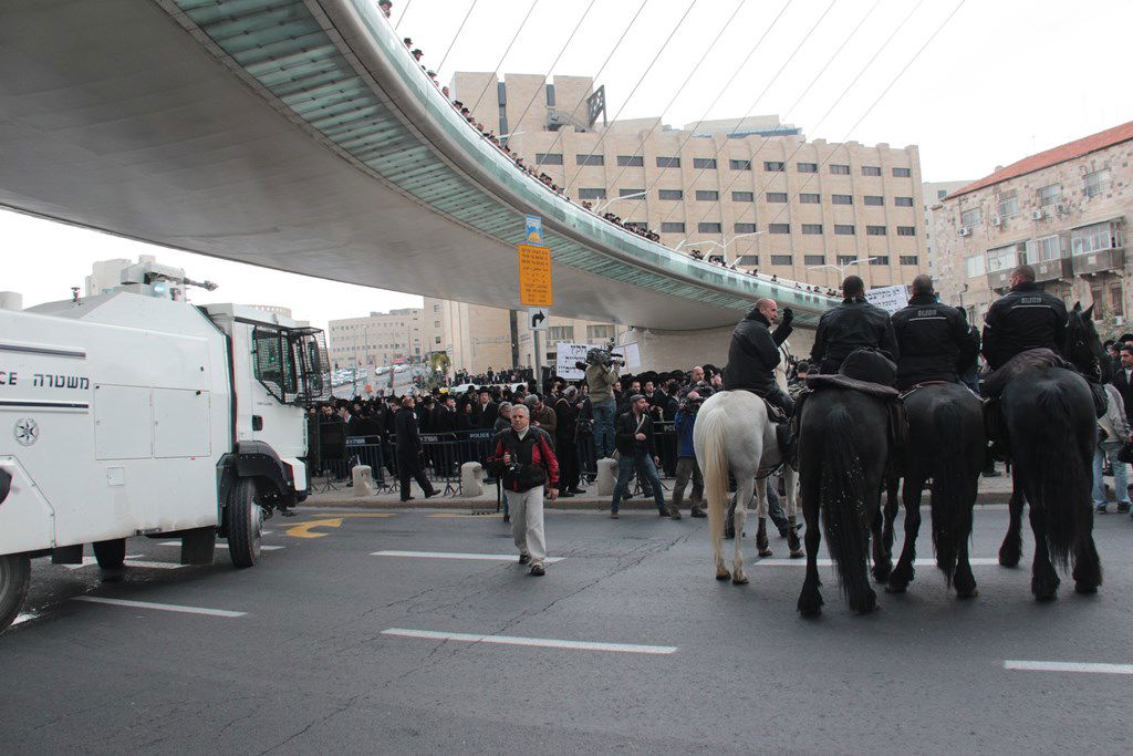הפגנות הפלג הירושלמי נגד גזירות הגיוס: תיעוד ענק