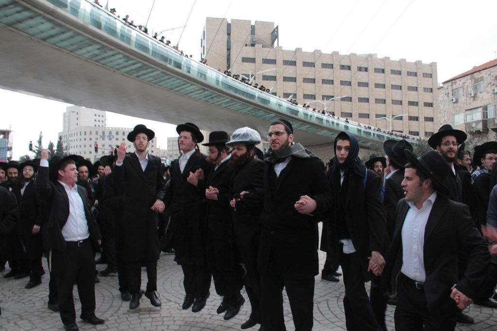 הפגנות הפלג הירושלמי נגד גזירות הגיוס: תיעוד ענק