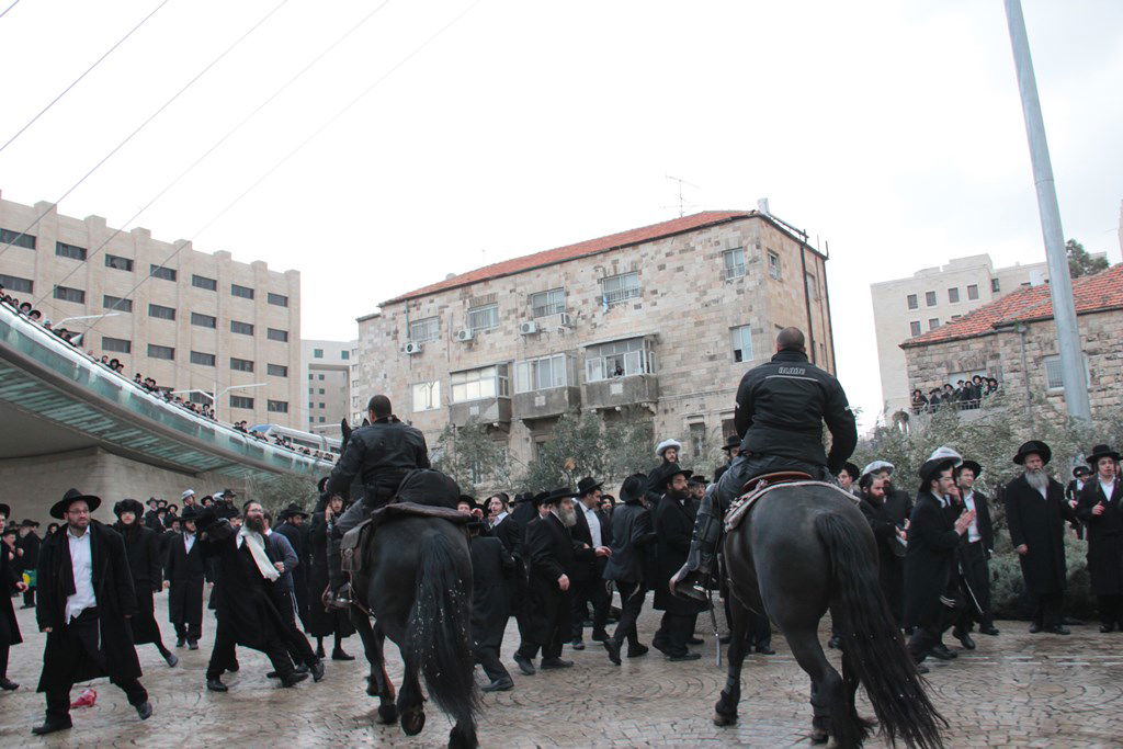 הפגנות הפלג הירושלמי נגד גזירות הגיוס: תיעוד ענק