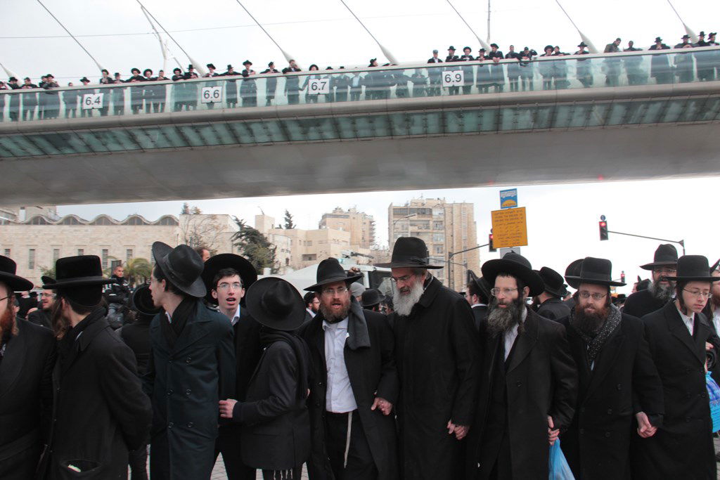 הפגנות הפלג הירושלמי נגד גזירות הגיוס: תיעוד ענק