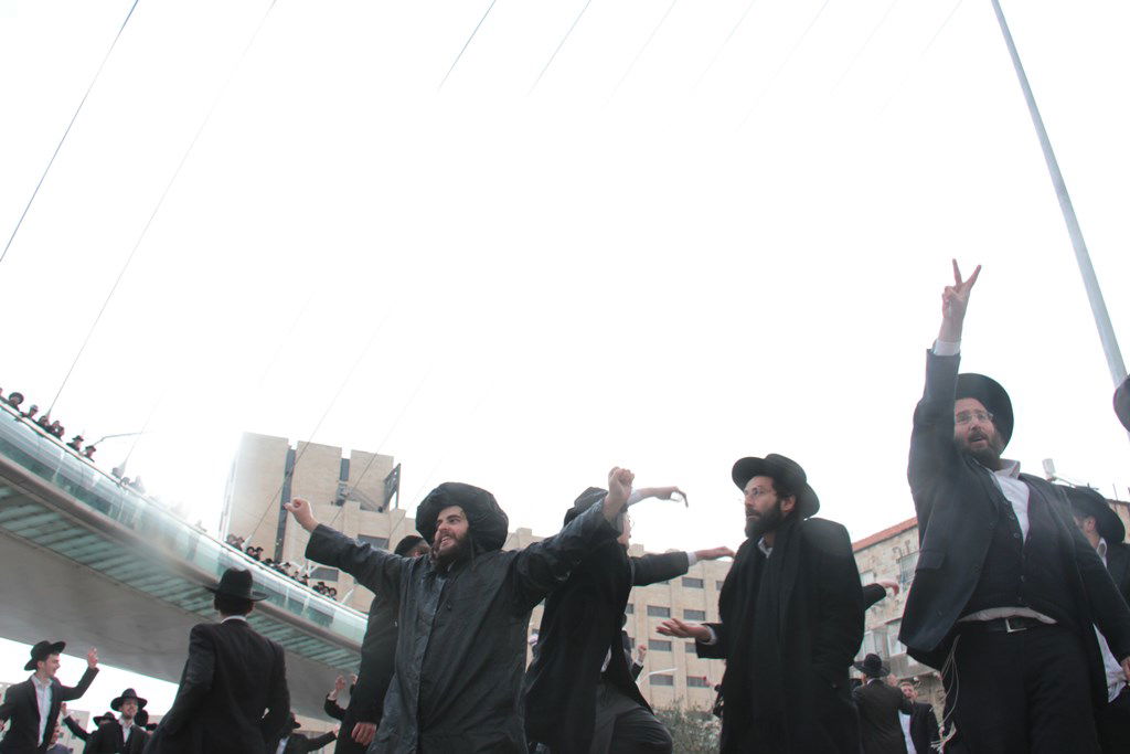 הפגנות הפלג הירושלמי נגד גזירות הגיוס: תיעוד ענק