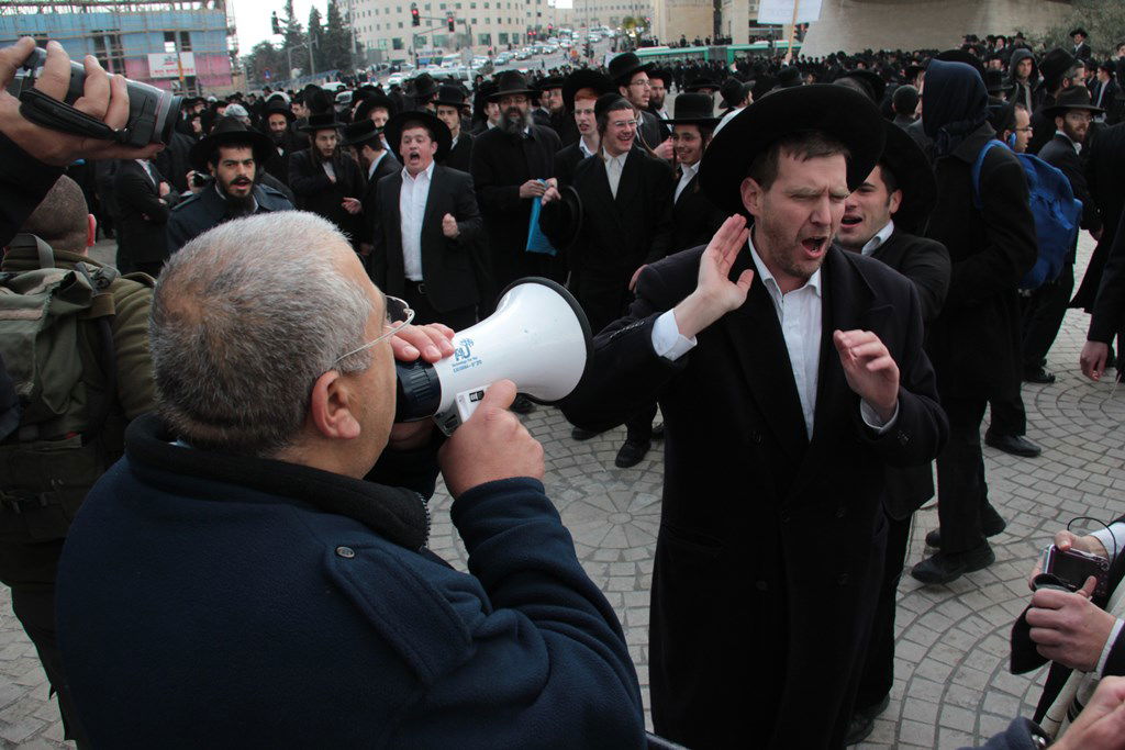 הפגנות הפלג הירושלמי נגד גזירות הגיוס: תיעוד ענק