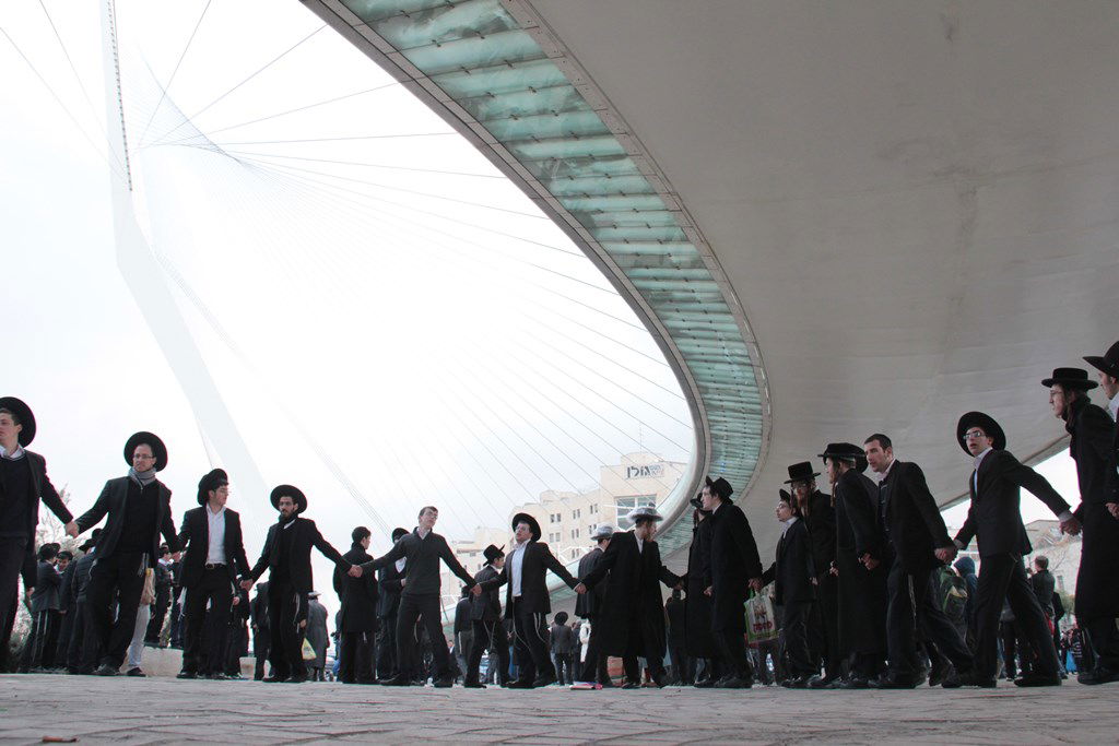 הפגנות הפלג הירושלמי נגד גזירות הגיוס: תיעוד ענק