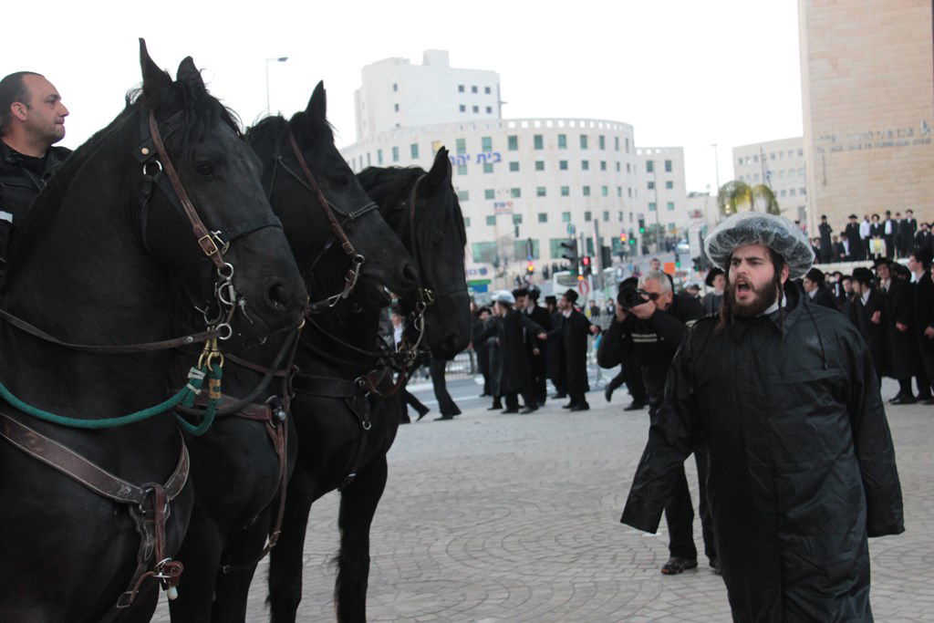 הפגנות הפלג הירושלמי נגד גזירות הגיוס: תיעוד ענק
