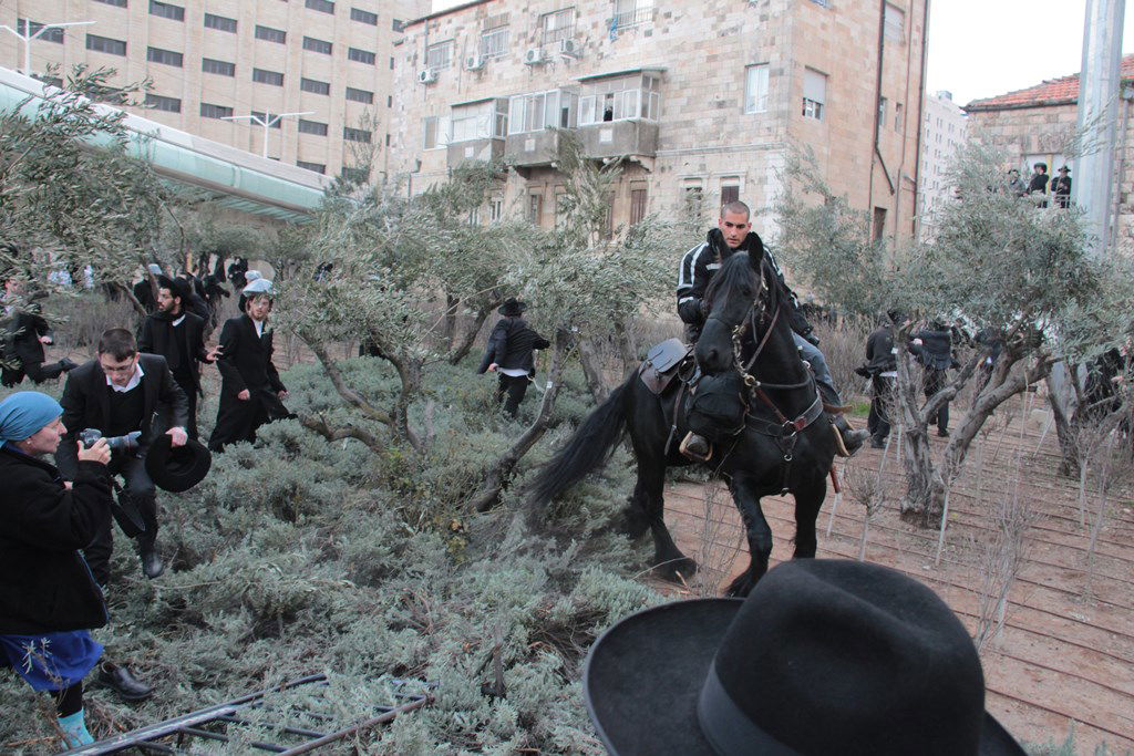 הפגנות הפלג הירושלמי נגד גזירות הגיוס: תיעוד ענק