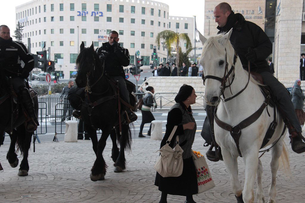 הפגנות הפלג הירושלמי נגד גזירות הגיוס: תיעוד ענק