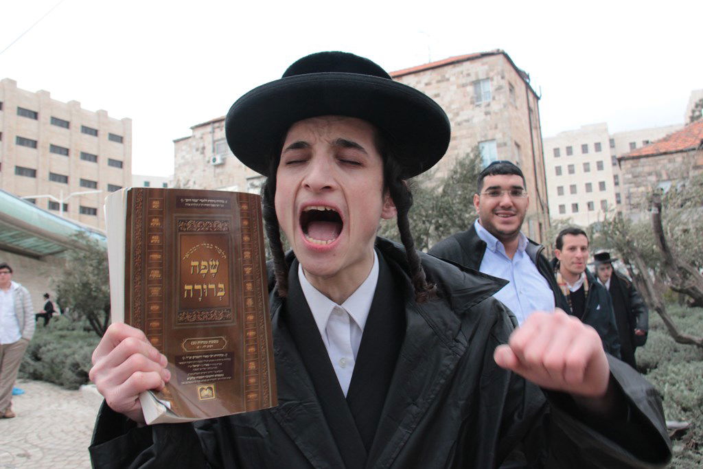 הפגנות הפלג הירושלמי נגד גזירות הגיוס: תיעוד ענק