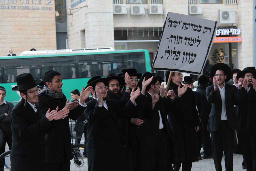 הפגנות הפלג הירושלמי נגד גזירות הגיוס: תיעוד ענק