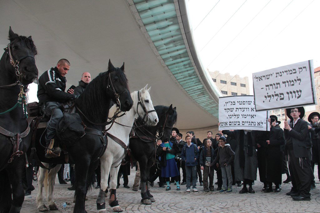 הפגנות הפלג הירושלמי נגד גזירות הגיוס: תיעוד ענק