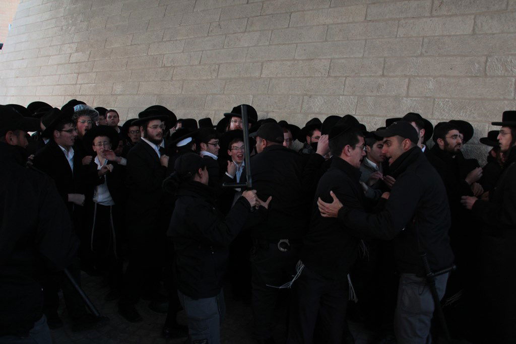 הפגנות הפלג הירושלמי נגד גזירות הגיוס: תיעוד ענק