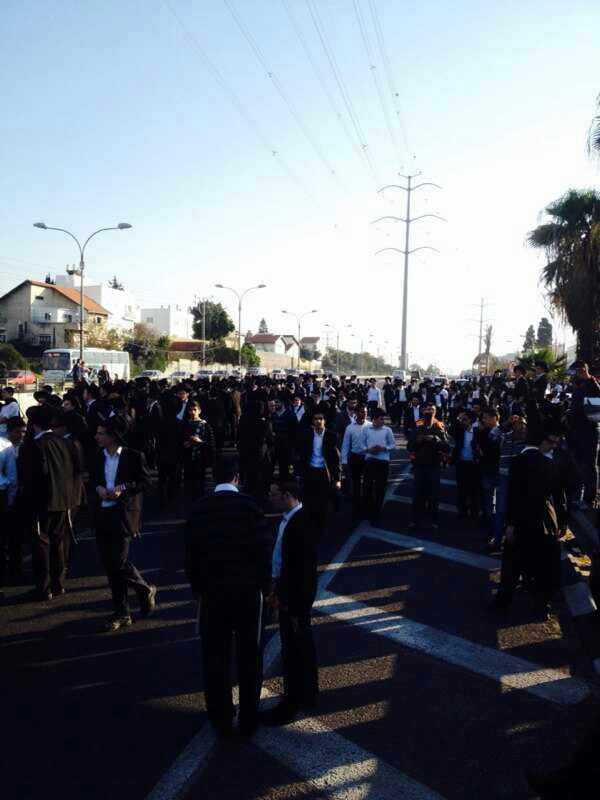 הפגנות סוערות נגד מעצר תלמיד ישיבה; 24 נעצרו