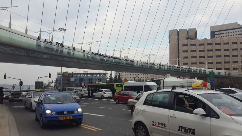 הפגנות סוערות נגד מעצר תלמיד ישיבה; 24 נעצרו