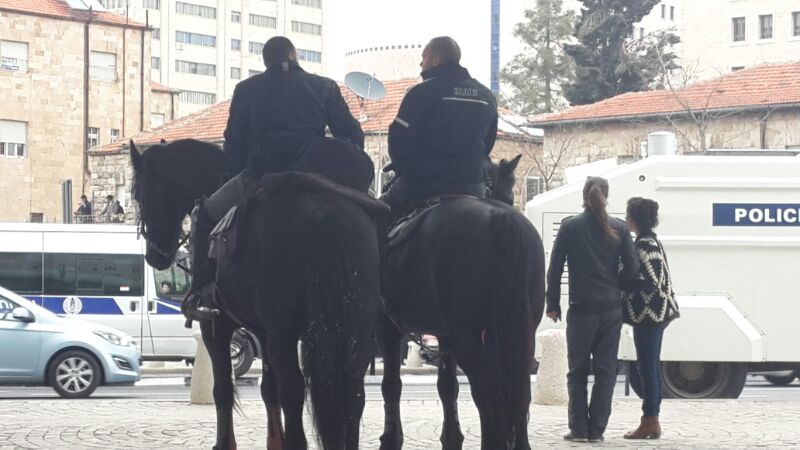 הפגנות סוערות נגד מעצר תלמיד ישיבה; 24 נעצרו