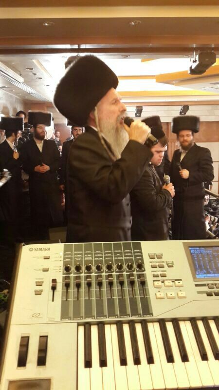 צפו: המקובל ומרדכי בן דוד הקפיצו את החוגגים