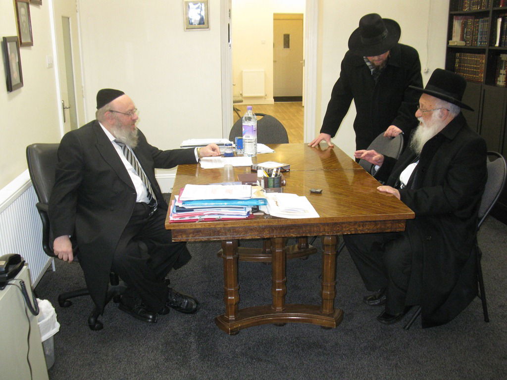 תיעוד: הרב ברוך דב פוברסקי בביקור באנגליה