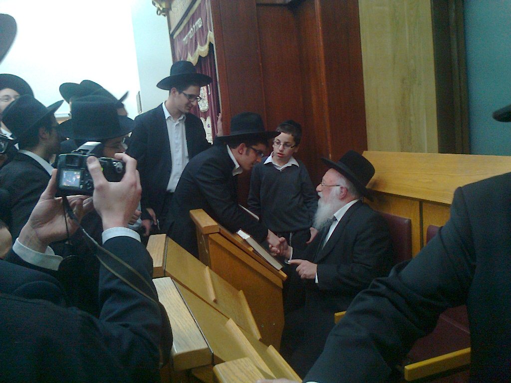 תיעוד: הרב ברוך דב פוברסקי בביקור באנגליה