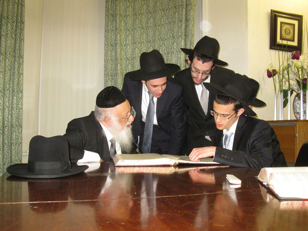 תיעוד: הרב ברוך דב פוברסקי בביקור באנגליה