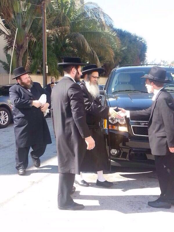 חופשת המהר"י מסאטמר: וילה במיאמי ושיירת ג'יפים