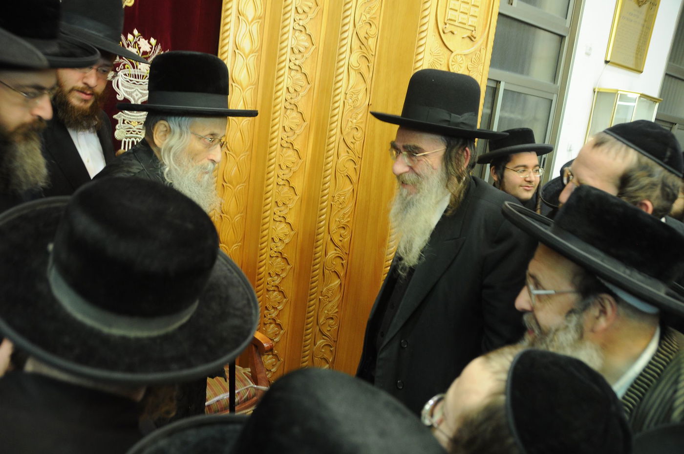 הגאב"ד הגרי"ט וייס: "ביזוי תלמידי חכמים חמור יותר מחפירת קברים"