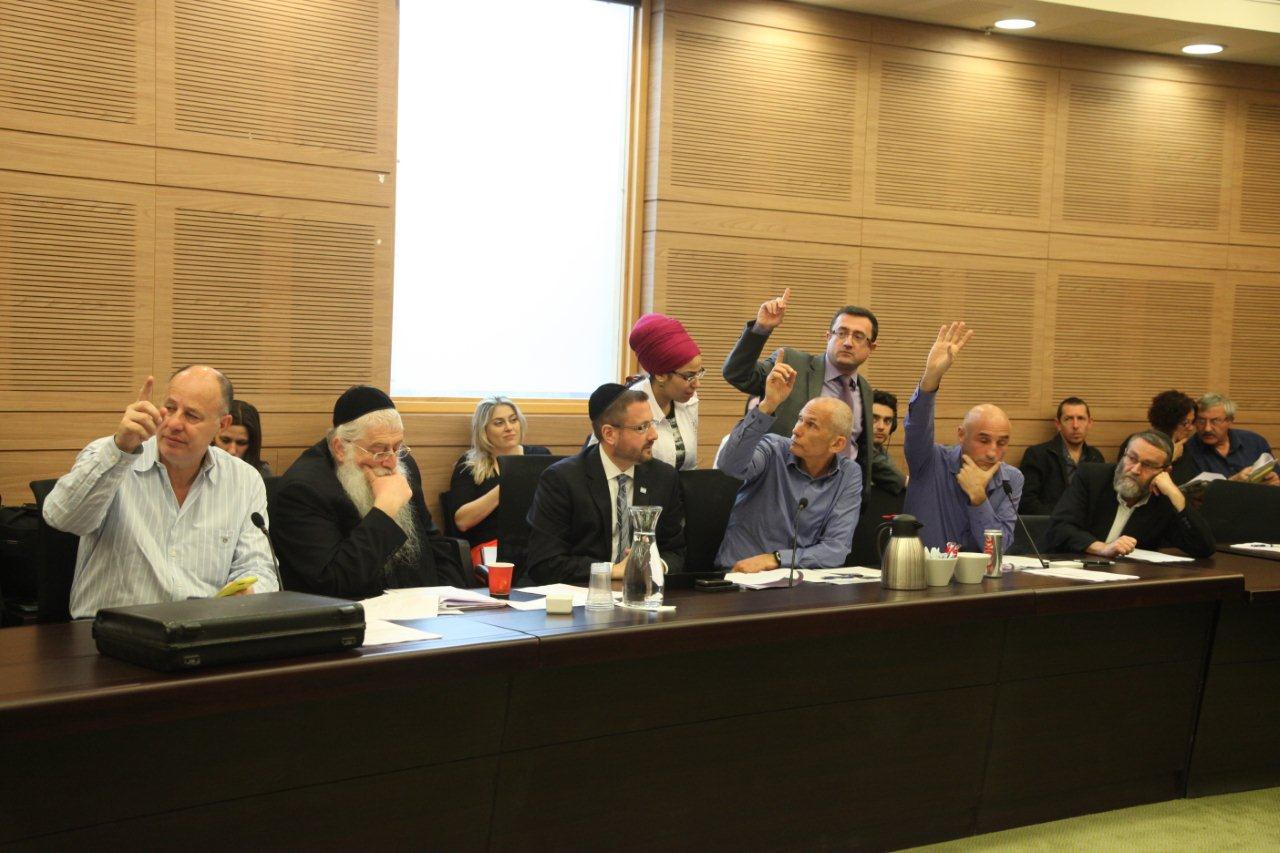 סוער בוועדת שקד; שטרן: "יוגב שקרן"; יוגב: "אתה הורס את מפעל ההסדר"