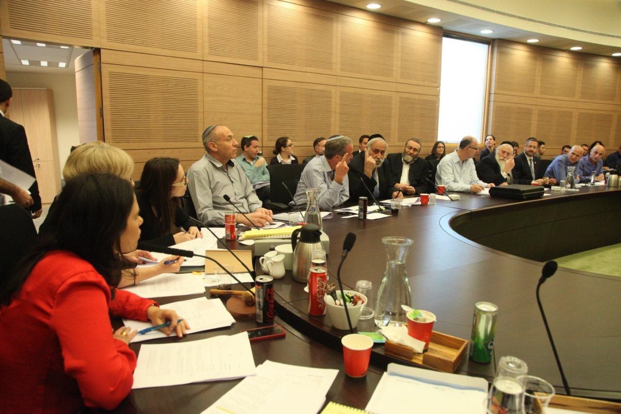 סוער בוועדת שקד; שטרן: "יוגב שקרן"; יוגב: "אתה הורס את מפעל ההסדר"