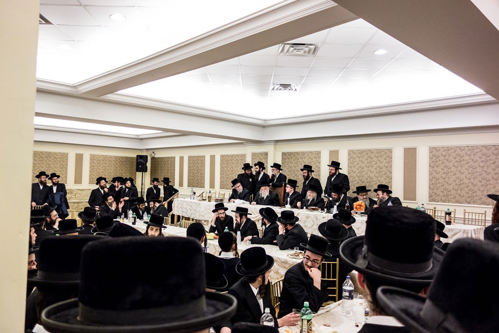 גלריה: האדמ"ורים חוגגים אירוסין לנכד המשותף