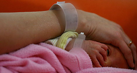 ביום אחד: שתי נשים עם שם זהה אושפזו יחד וילדו תאומים