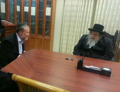 מזכיר הממשלה אביחי מנדלבליט אצל האדמו"ר מבעלזא