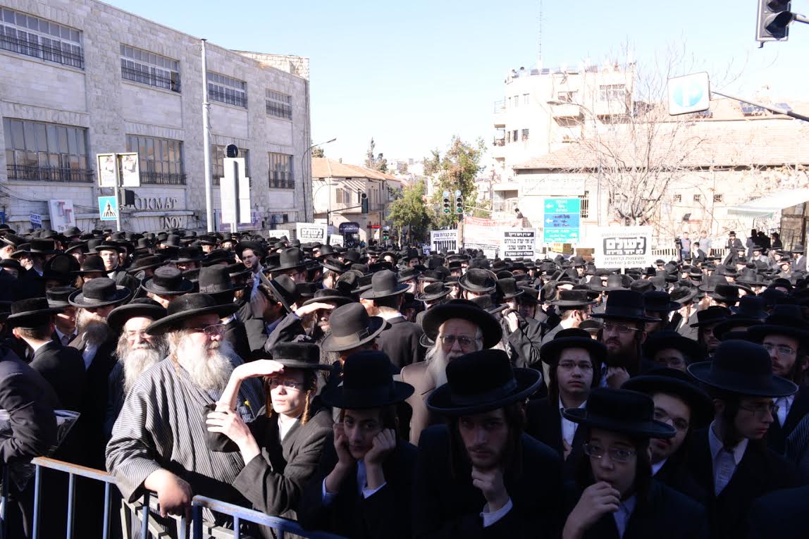 למרות איומי הראב"ד: הרב וייס נכח בעצרת בבית שמש