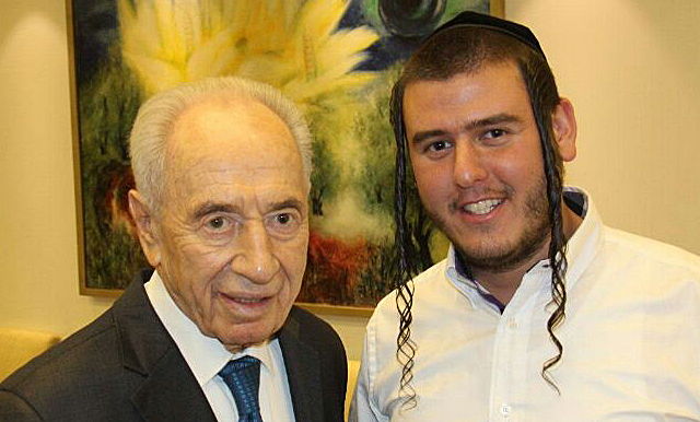 בערל'ה יעקובוביץ עם הנשיא שמעון פרס