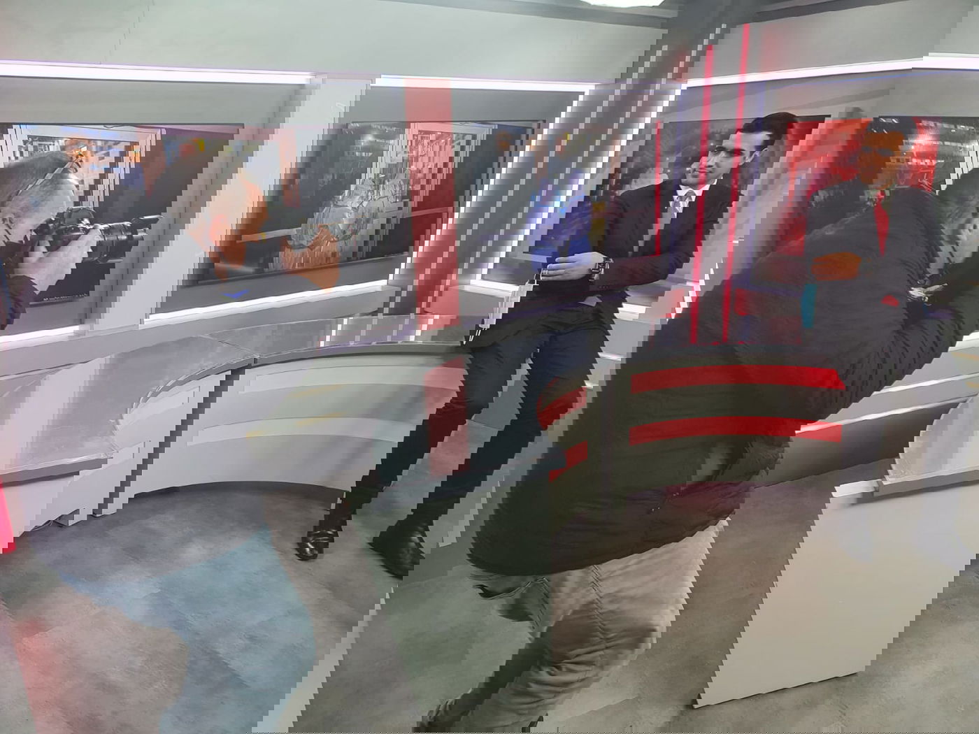 ושוב נתפס בעדשה: כשאין לישי ראיונות או אייטמים להעלות הוא שוכר צלם פרטי