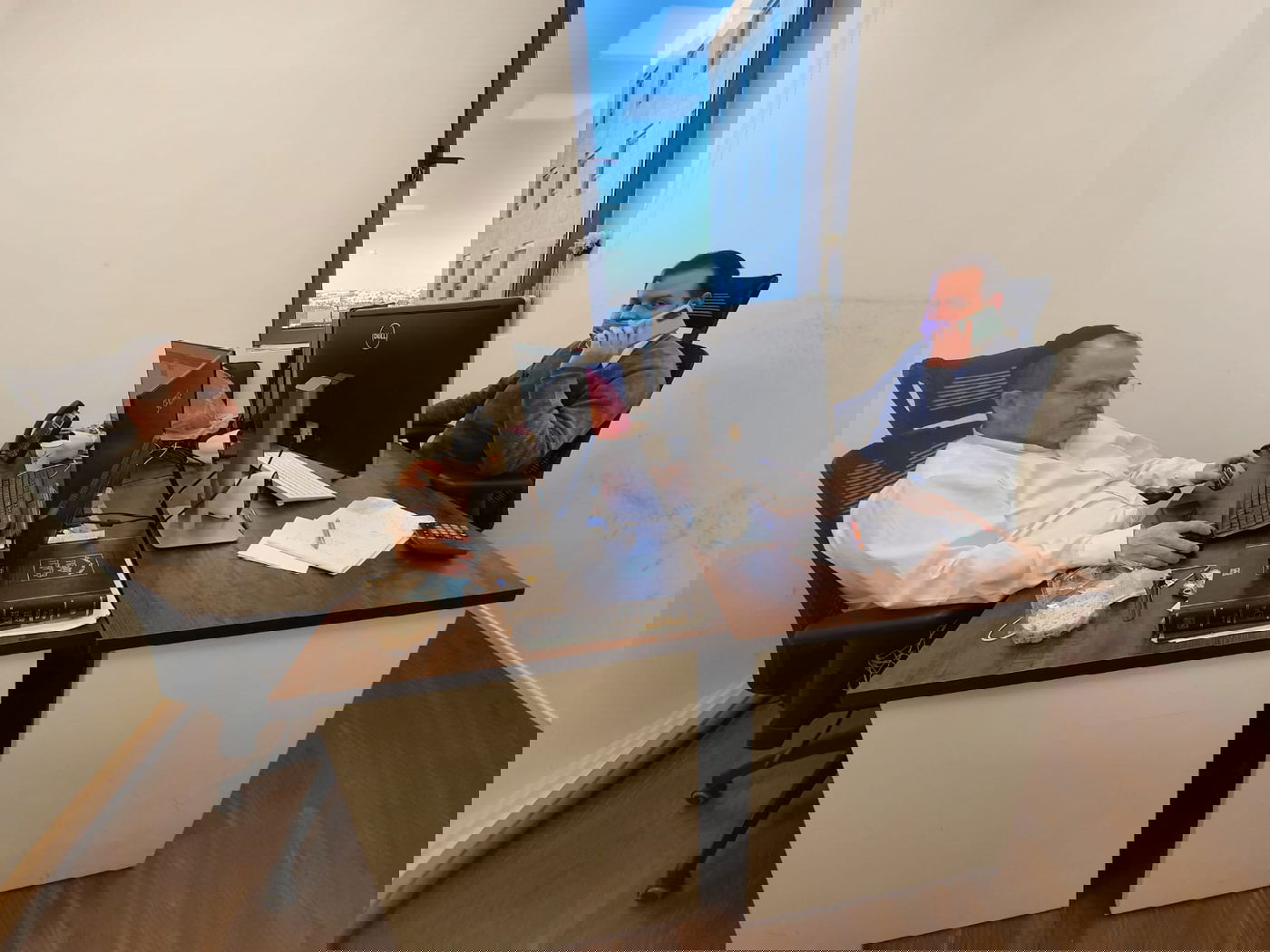 כשלחנני היה חשוב להרגיש ולו לרגע סמנכ"ל...