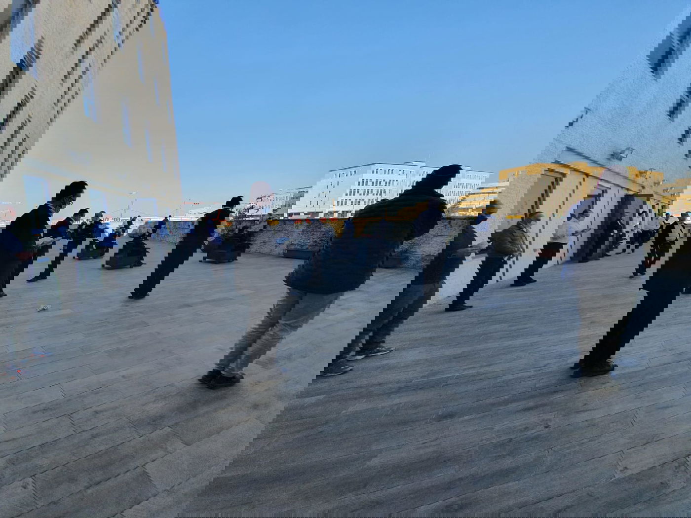 מנין קלאסי , לאלה שעדיין לא יודעים שקיים בבנין ב13:20...