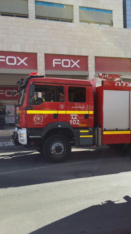 צפו: שריפה באלעד, ראש העיר ישראל פרוש התגייס