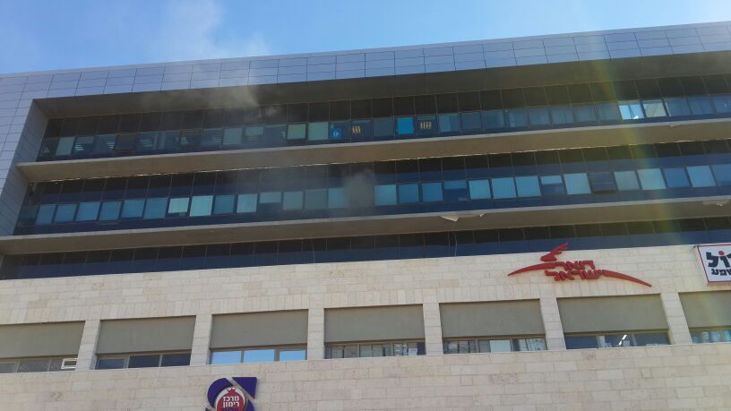 צפו: שריפה באלעד, ראש העיר ישראל פרוש התגייס