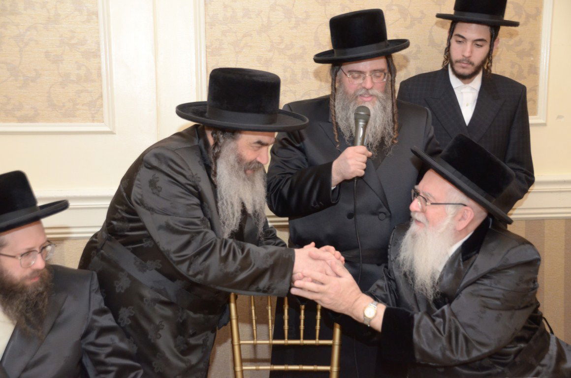 צפו בגלריה: המוהרא"ש מיבניאל חוגג אירוסין לנכדה