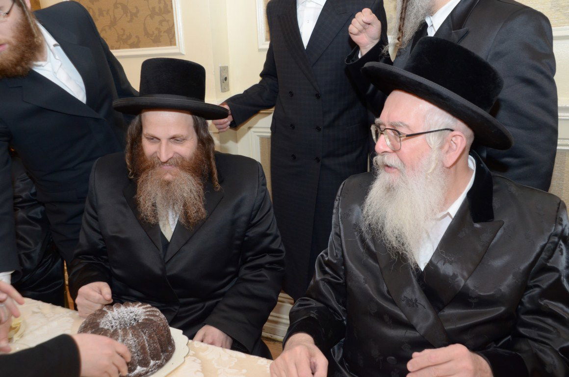 צפו בגלריה: המוהרא"ש מיבניאל חוגג אירוסין לנכדה