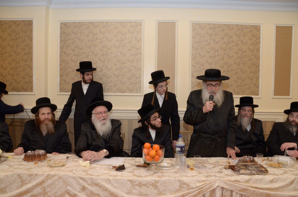 צפו בגלריה: המוהרא"ש מיבניאל חוגג אירוסין לנכדה