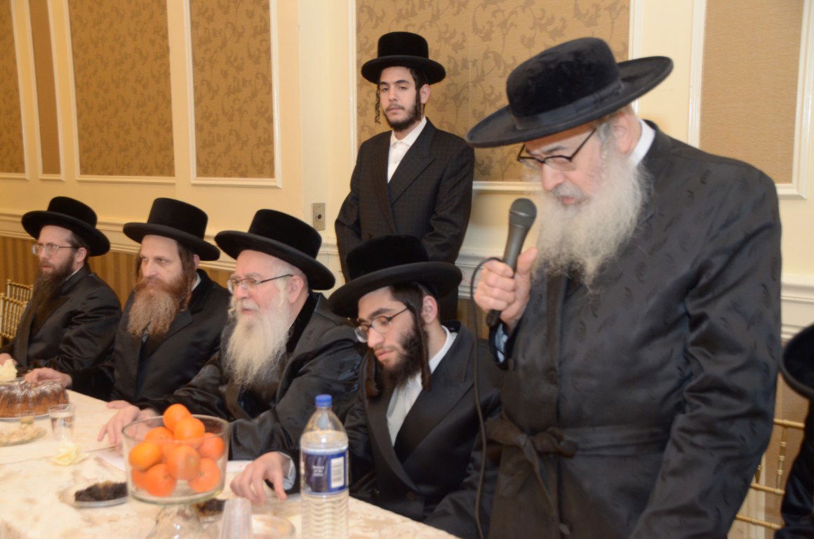 צפו בגלריה: המוהרא"ש מיבניאל חוגג אירוסין לנכדה