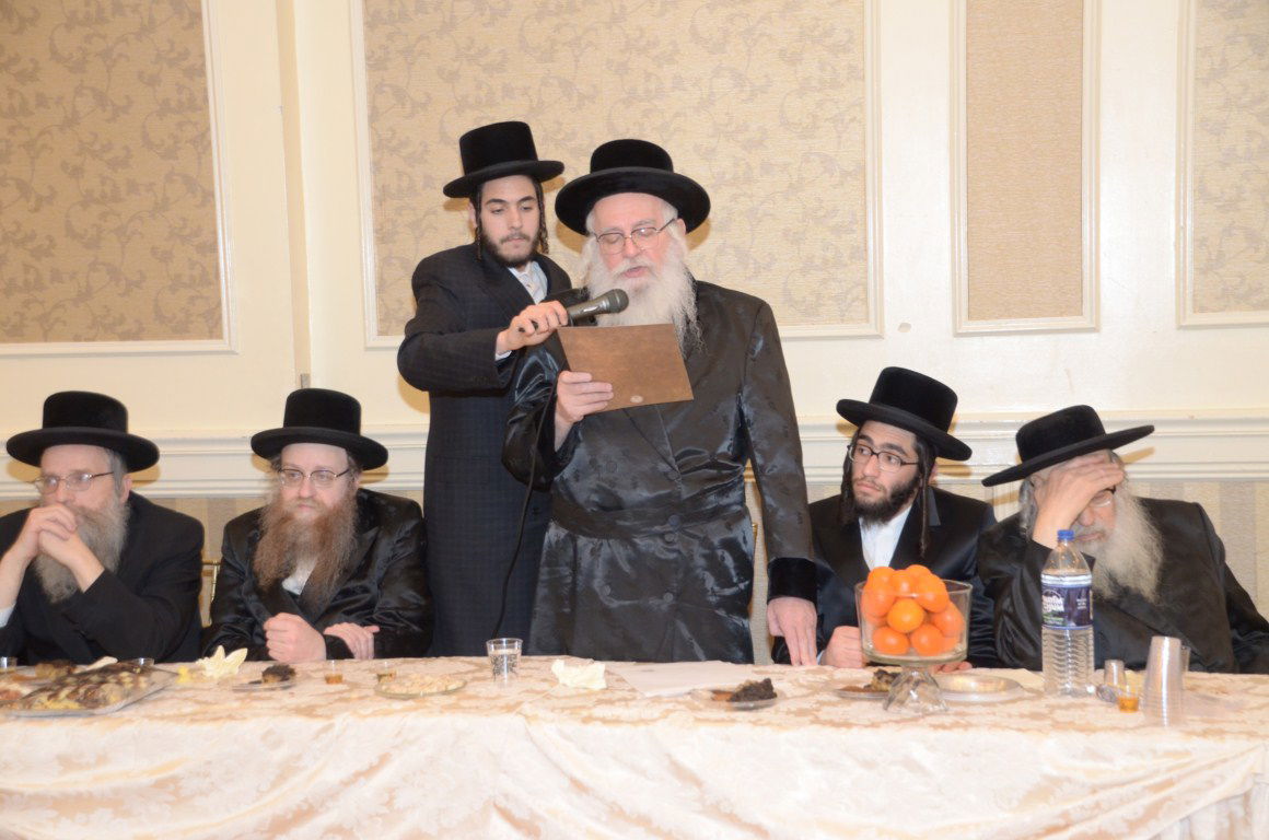 צפו בגלריה: המוהרא"ש מיבניאל חוגג אירוסין לנכדה