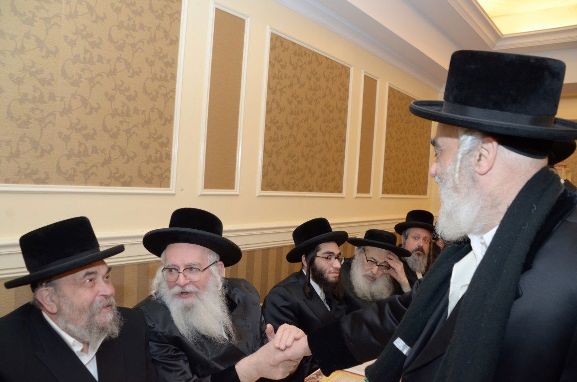 צפו בגלריה: המוהרא"ש מיבניאל חוגג אירוסין לנכדה