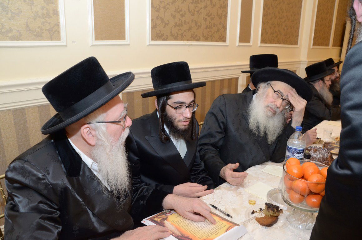 צפו בגלריה: המוהרא"ש מיבניאל חוגג אירוסין לנכדה