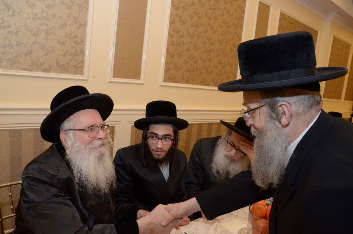 צפו בגלריה: המוהרא"ש מיבניאל חוגג אירוסין לנכדה