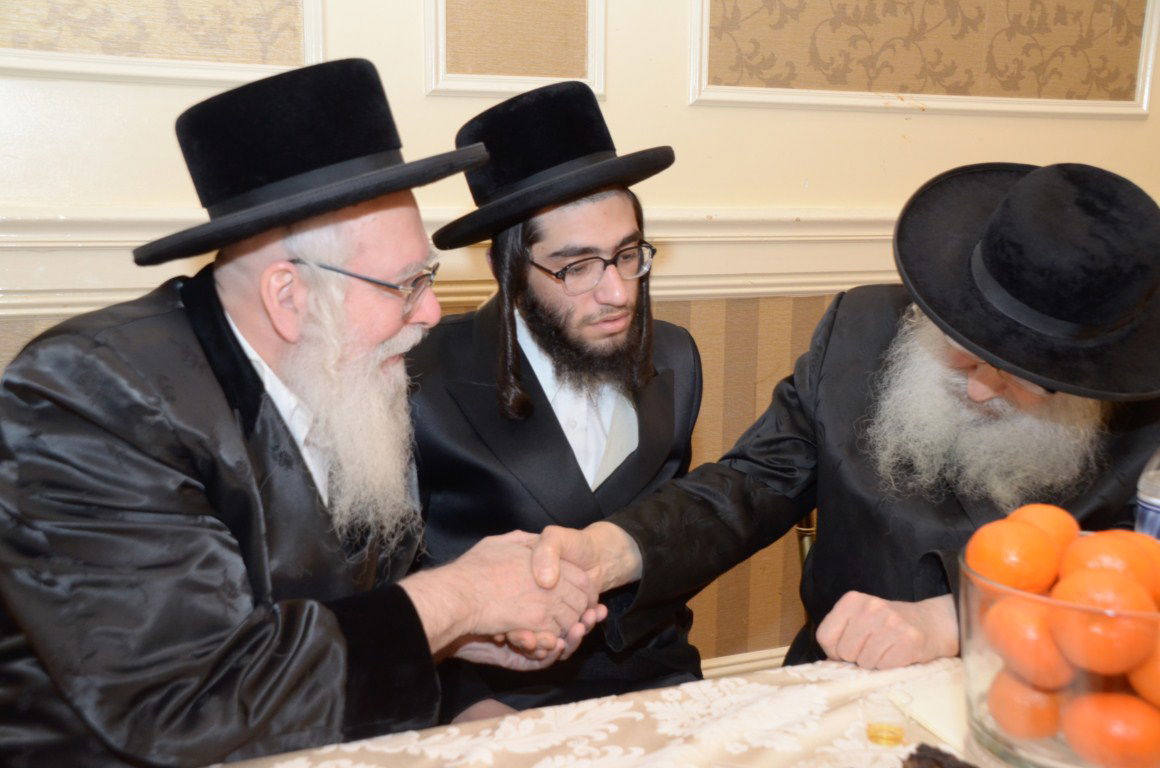 צפו בגלריה: המוהרא"ש מיבניאל חוגג אירוסין לנכדה
